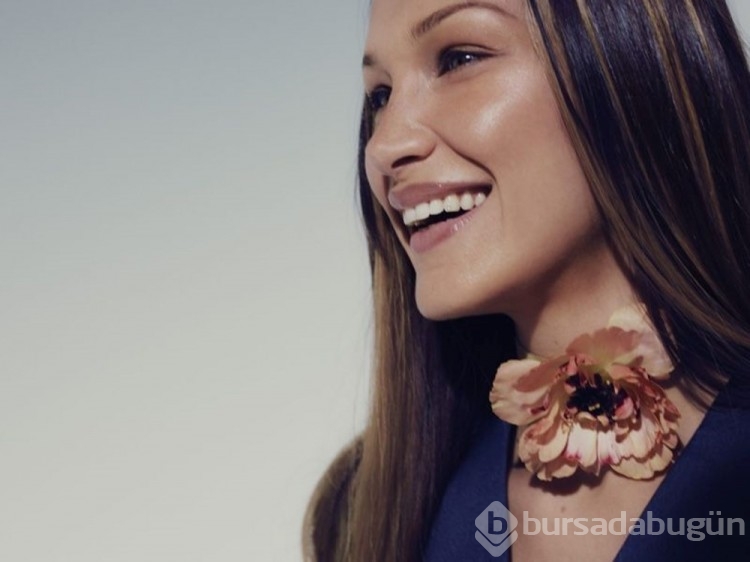 Bella Hadid About You markası için kamera karşısında