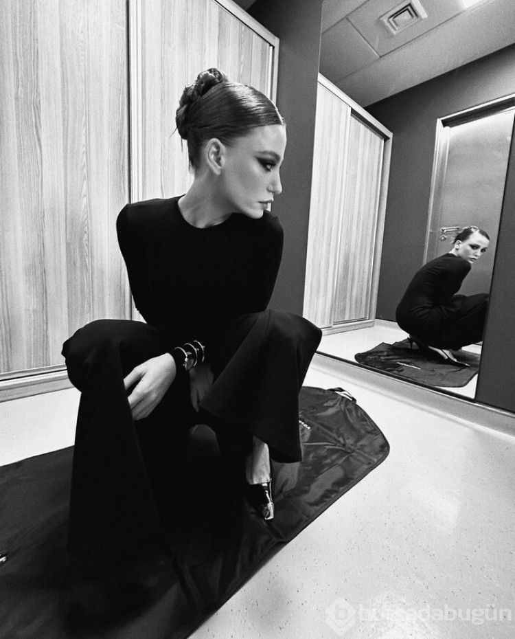 Güzel oyuncu Serenay Sarıkaya simsiyah pozlar verdi