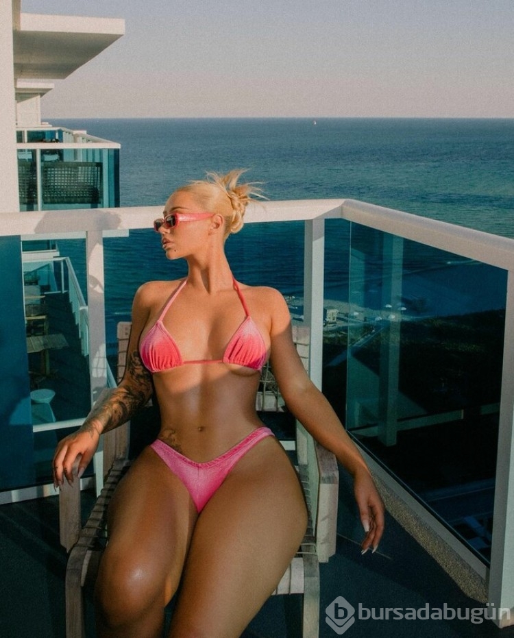 Iggy Azalea,küçük bikinisiyle verdiği pozu paylaştı! Beğeni yağdı