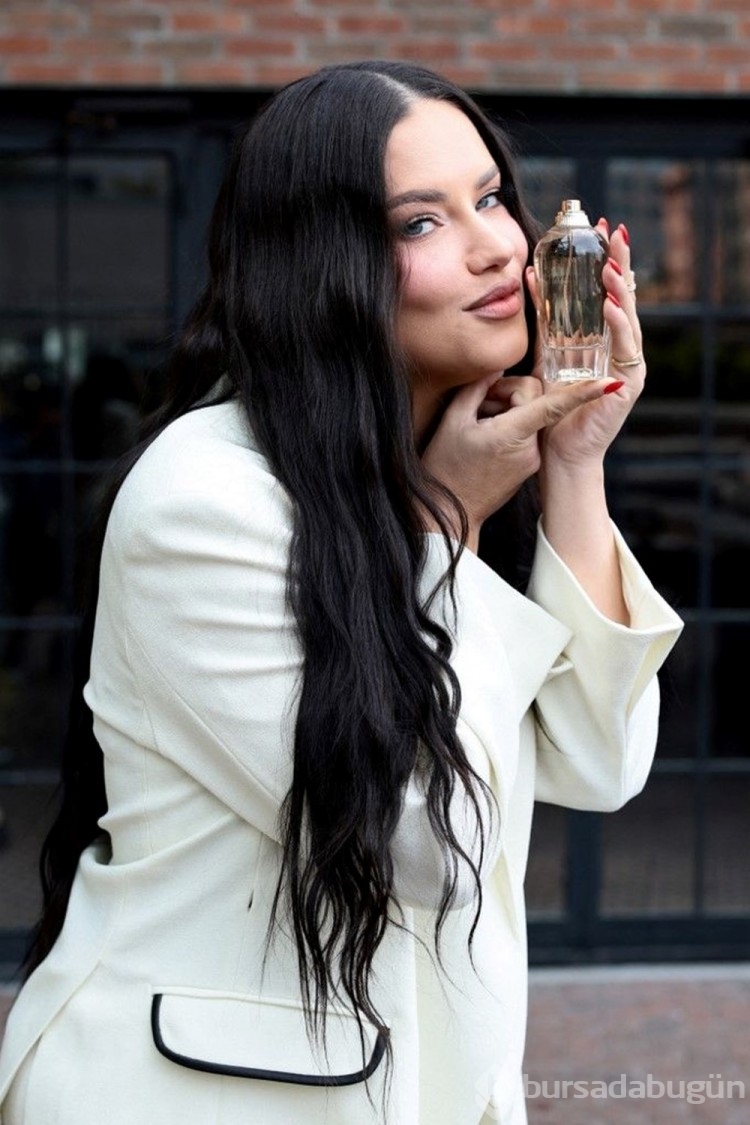 Adriana Lima yeniden Victoria's Secret'ın tanıtım etkinliğinde boy gösterdi