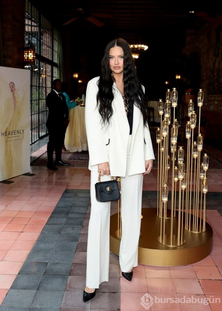 Adriana Lima yeniden Victoria's Secret'ın tanıtım etkinliğinde boy gösterdi