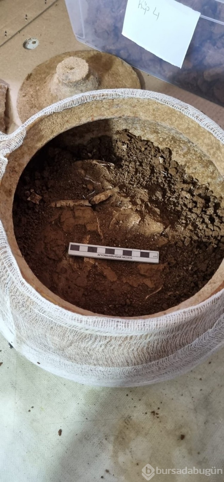 Lahitteki 4 çömlekten insan kemiği çıktı