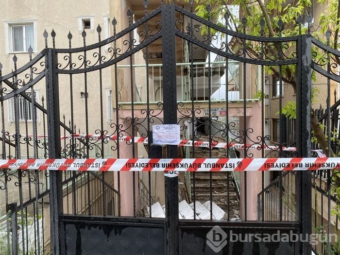 4 katlı binanın merdivenleri çöktü