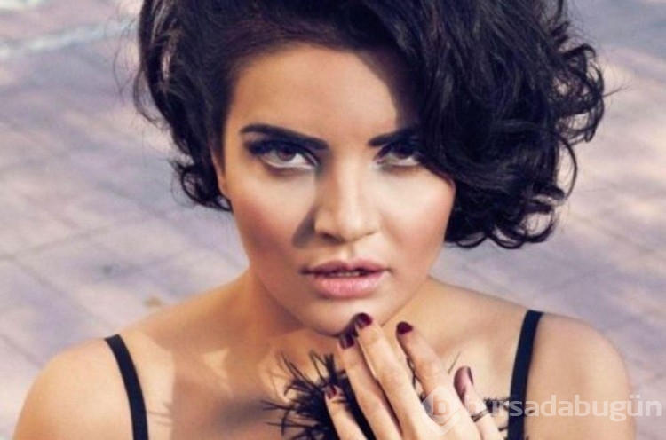 Şarkıcı Göksel ailecek çekildiği fotoğrafı paylaştı! Büyük ilgi gördü