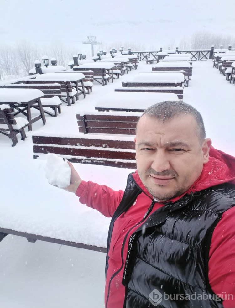 Nisan ayının ortasında Uludağ'a yağan kar yüzleri güldürdü