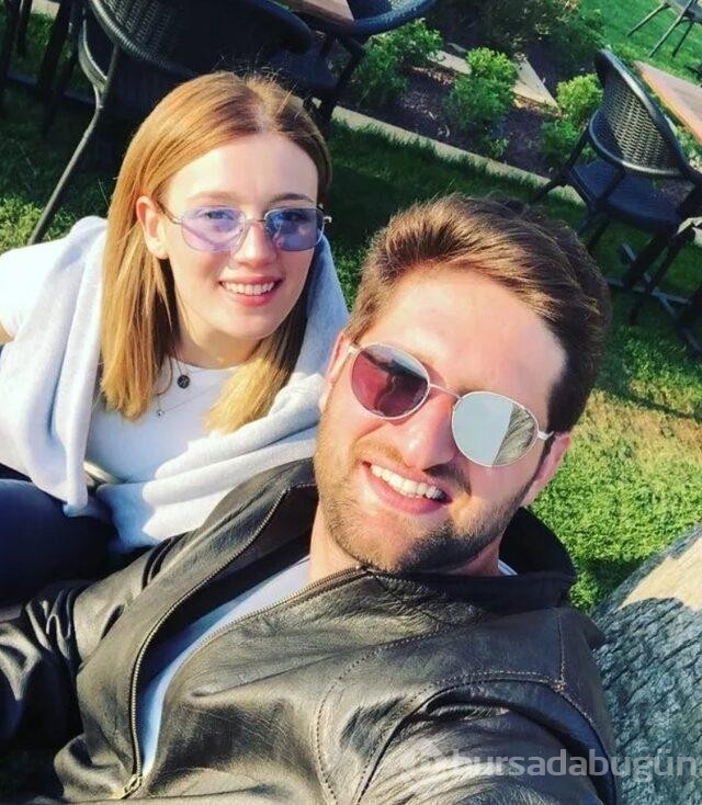 Güzel oyuncu Gizem Karaca göğüs dekoltesiyle büyüledi!