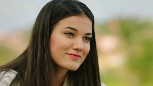 Oyuncu Pınar Deniz'in çantasının fiyatı dudak uçuklattı