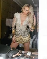 Hadise: Kıyıya vurmaktan yorulup feryat etmek istedim  