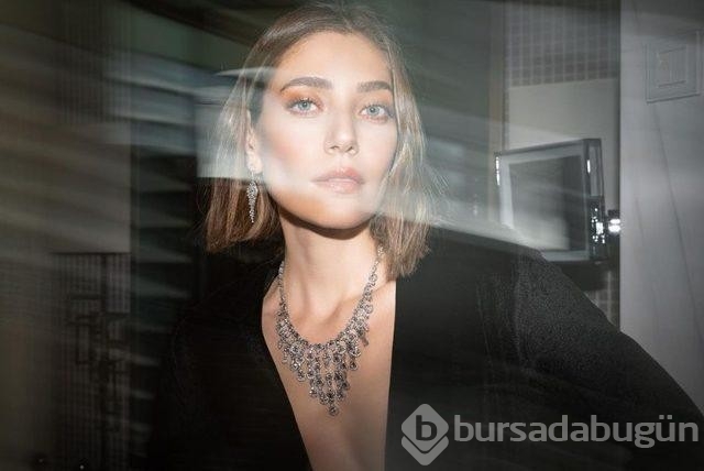 Yalı Çapkını'nın Asuman'ı dekolteli pozuyla baş döndürdü!
