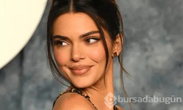 Kendall Jenner transparan elbisesiyle boy gösterdi! Gelen tepkileri aldırmadı