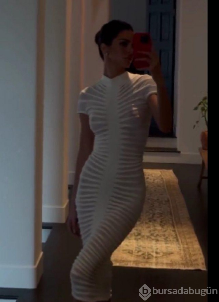 Kendall Jenner transparan elbisesiyle boy gösterdi! Gelen tepkileri aldırmadı