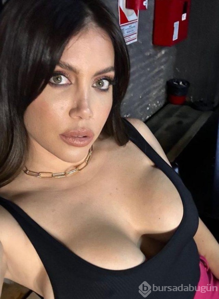 Wanda Nara gömleğinin düğmelerini sonuna kadar açtı! Olay oldu