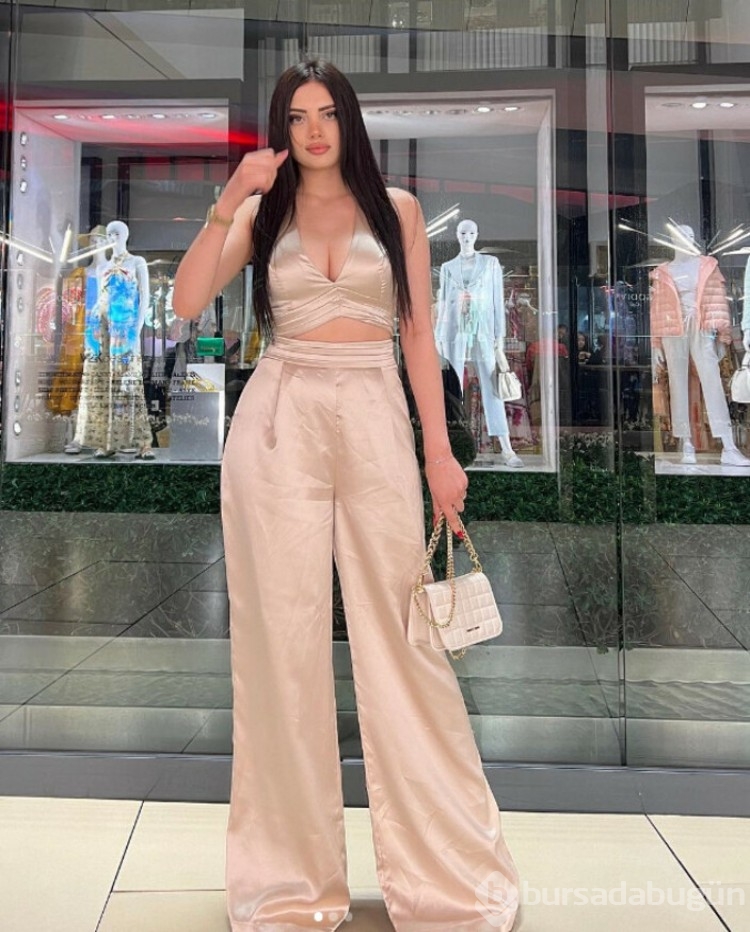 Kısmetse Olur'un yarışmacısı Elif fiziğiyle şov yaptı! 
