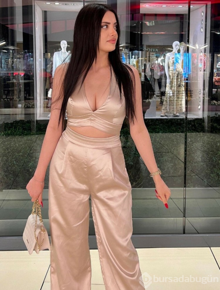 Kısmetse Olur'un yarışmacısı Elif fiziğiyle şov yaptı! 