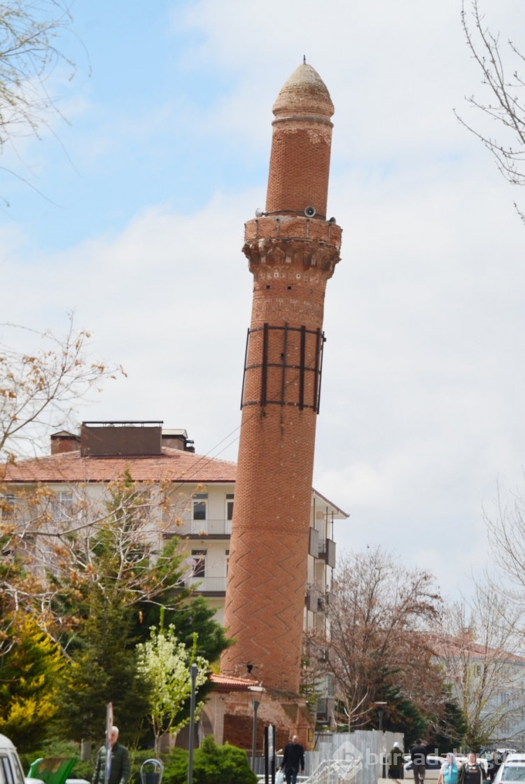 Eğri minarede depremler sonrası kayma yok