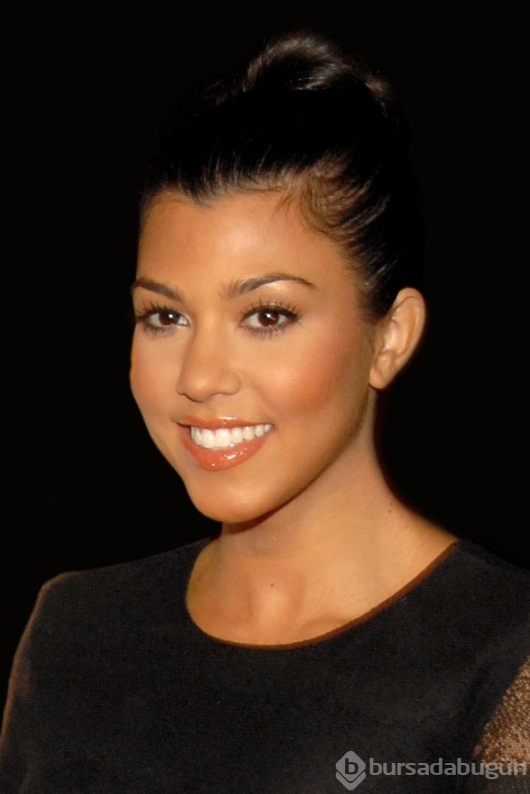 Kourtney Kardashian'ın tarzı yine beğenilmedi!