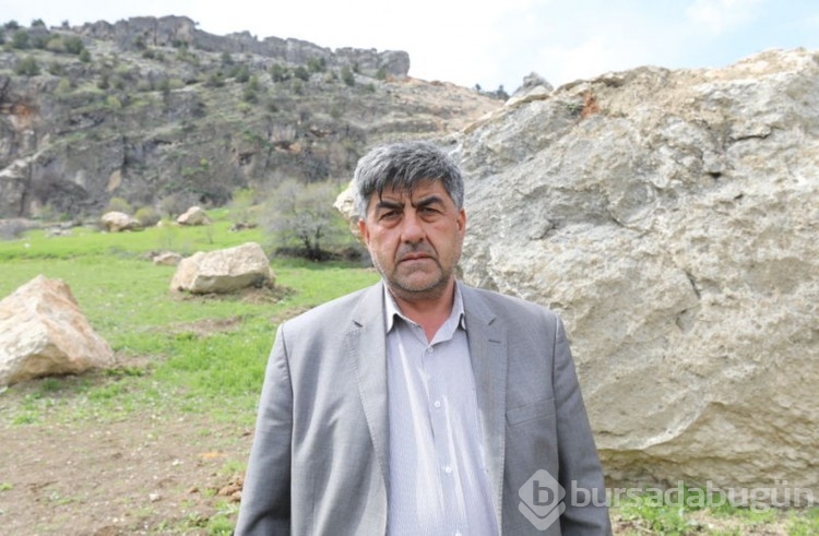 Kaya parçalarının zarar verdiği mahallede önlem alınıyor