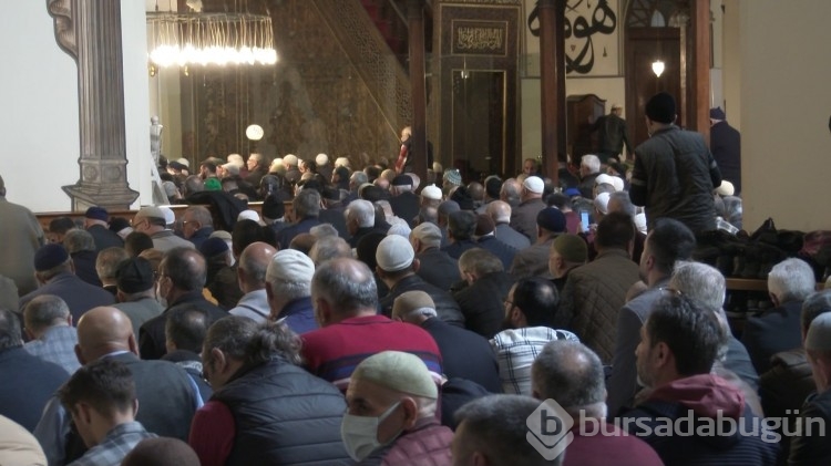 Bursa'da ramazan ayının son cuması Ulucami doldu taştı