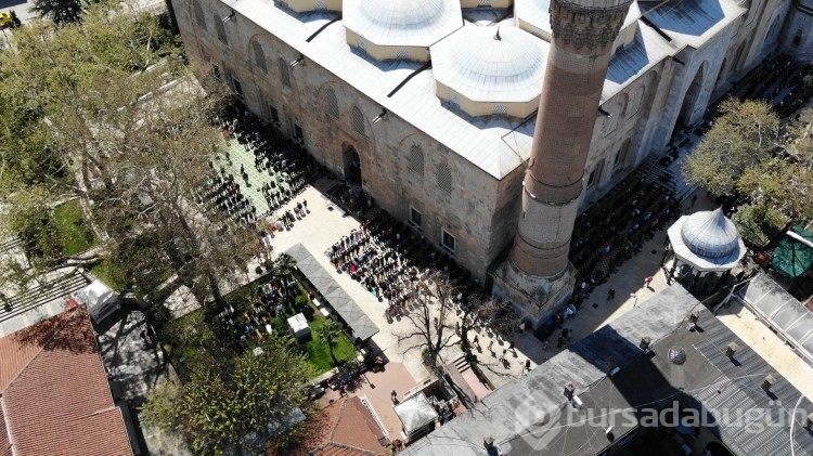 Bursa'da ramazan ayının son cuması Ulucami doldu taştı