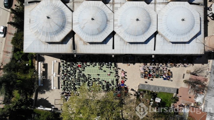 Bursa'da ramazan ayının son cuması Ulucami doldu taştı