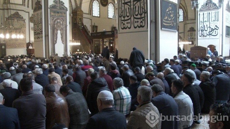 Bursa'da ramazan ayının son cuması Ulucami doldu taştı