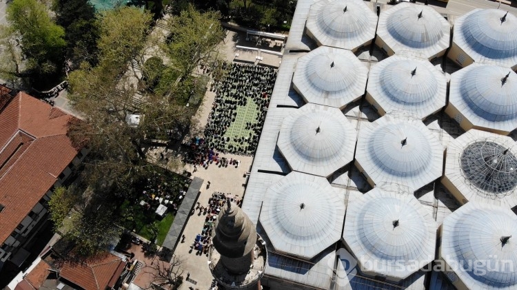 Bursa'da ramazan ayının son cuması Ulucami doldu taştı