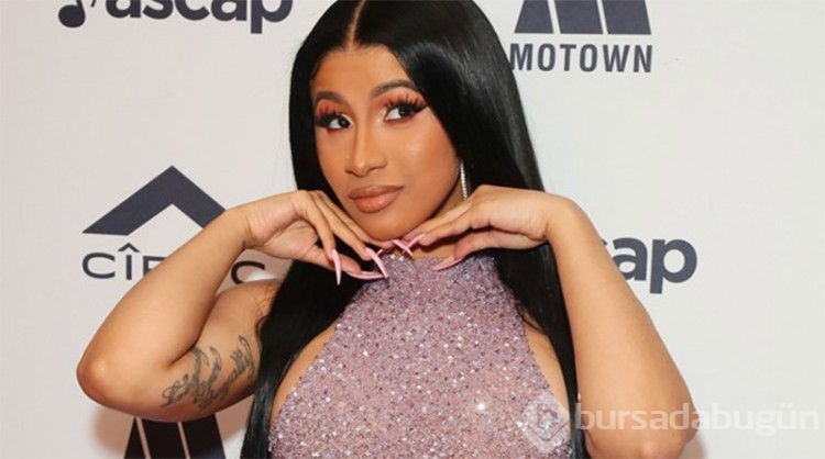 Ünlü şarkıcı Cardi B. sahnede twerk yaparken pantolonu yırtıldı! 