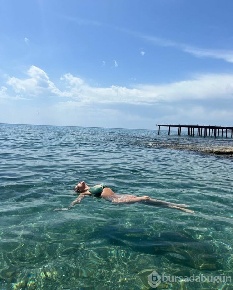 Pelin Öztekin'den bikinili pozlar

