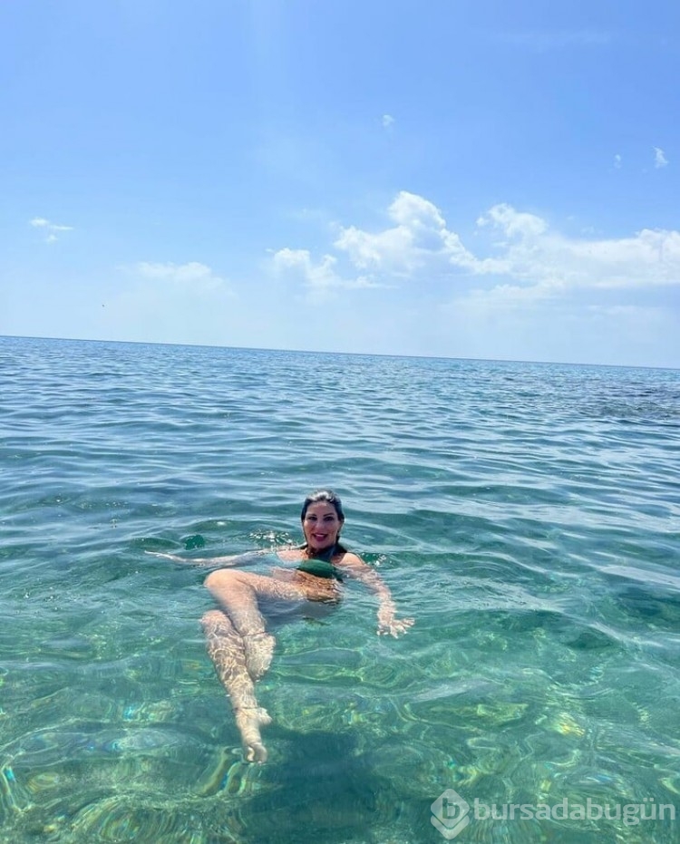 Pelin Öztekin'den bikinili pozlar
