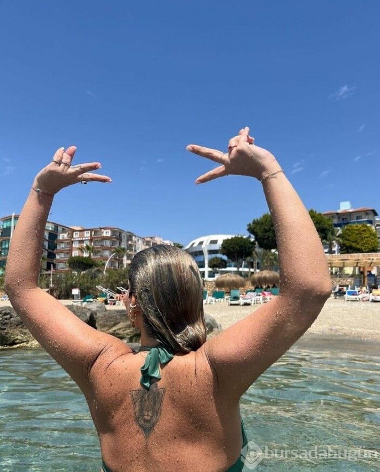 Pelin Öztekin'den bikinili pozlar
