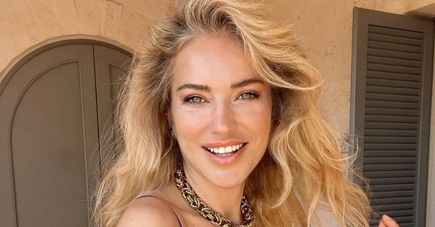 Ünlü sunucu Burcu Esmersoy stil önerisi verirken sütyenini çıkardı! Olay oldu