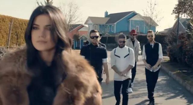 Güzel oyuncu Pınar Deniz bakın yıllar önce hangi klipte rol almış!