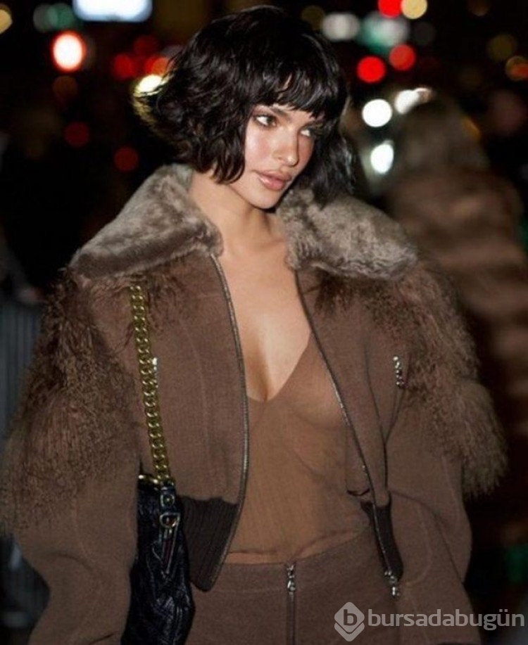 Dünyanın en seksi kadını seçilen Emrata düğmelerini sonuna kadar açıp poz verdi!