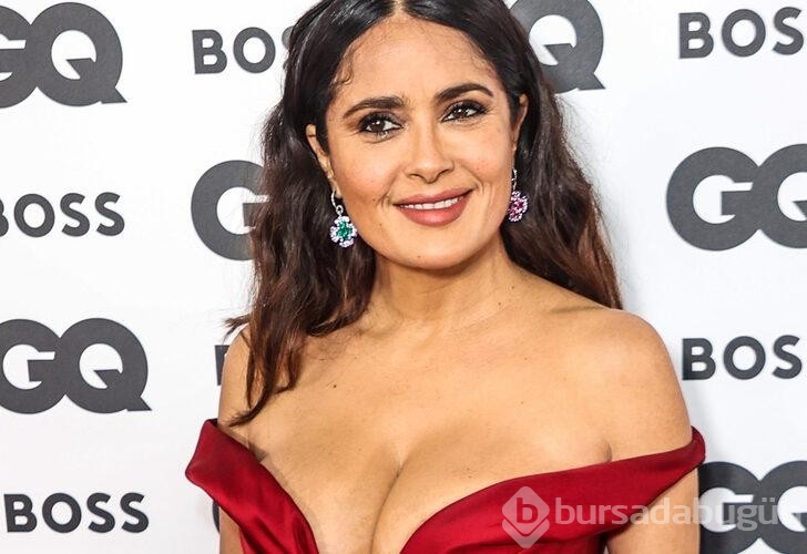 Oyuncu Salma Hayek sarı bikinisiyle şov yaptı!