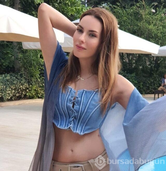 Güzel oyuncu Zeynep Koltuk göğüs dekolteli pozlarıyla beğeni butonunu çökertti!
