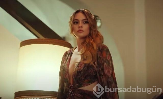 Güzel oyuncu Melis Sezen dekolteli elbisesiyle olay oldu!