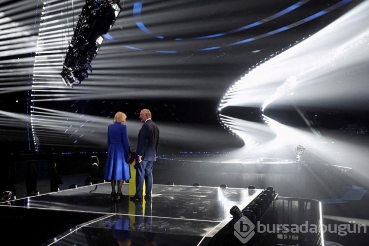 İngiltere Kralı 3. Charles ve eşi Camilla Eurovision sahnesinin açılışını yaptı