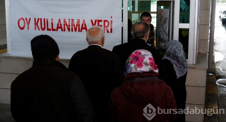 Sınır kapılarında oy verme işlemi başladı
