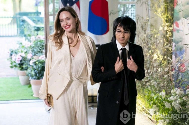 Angelina Jolie ve oğlu Maddox Beyaz Saray'da Devlet Yemeğine katıldı
