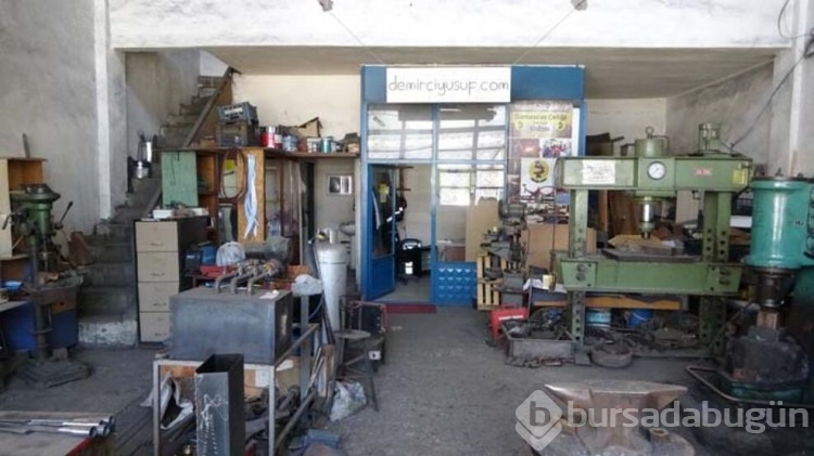 Malatya'da Depremzede ustalar "ayakta kalmak" için direniyor