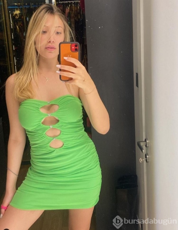 Yasmin Erbil bikinili pozları ile yazı karşıladı