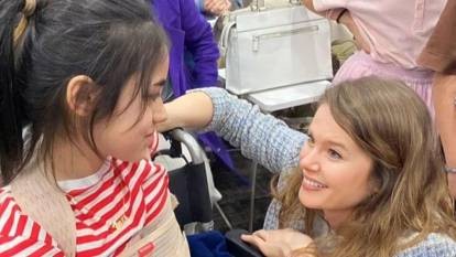 Burcu Biricik depremzede çocukları ziyaret etti
