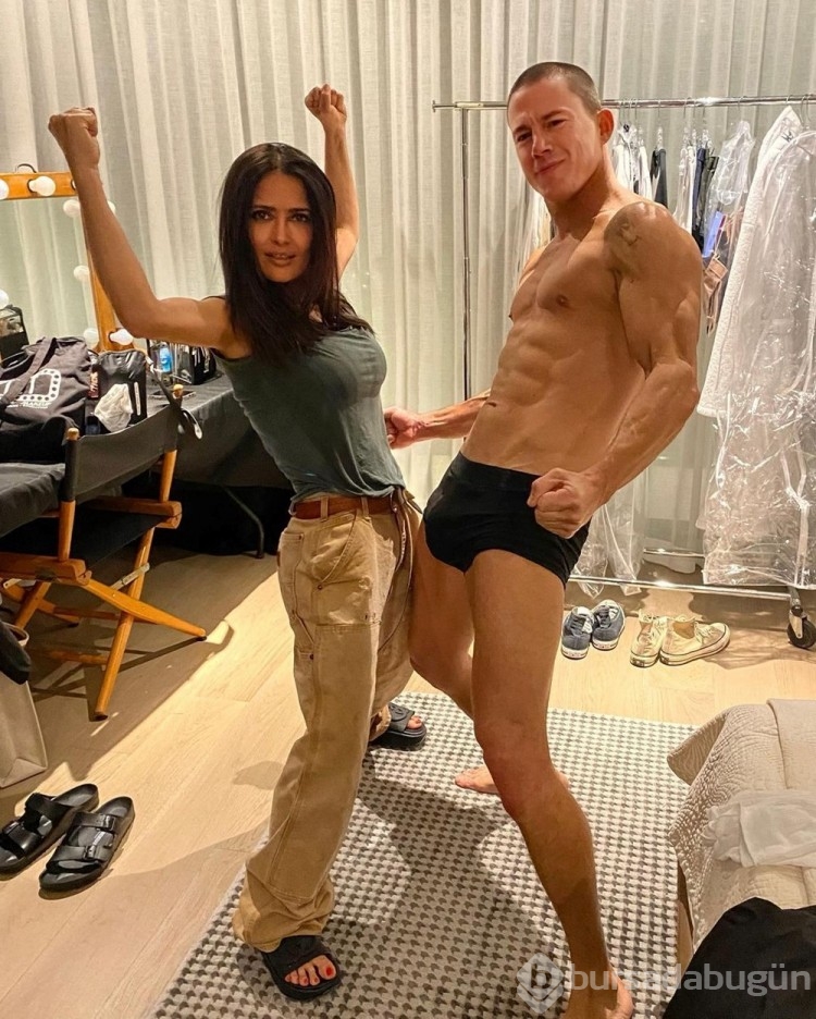 Salma Hayek'ten rol arkadaşına ilginç doğum günü mesajı

