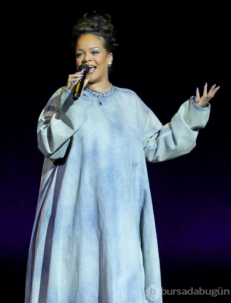 Yeni "Şirinler" filminin Şirine'si Rihanna'nın olacağı açıklandı
