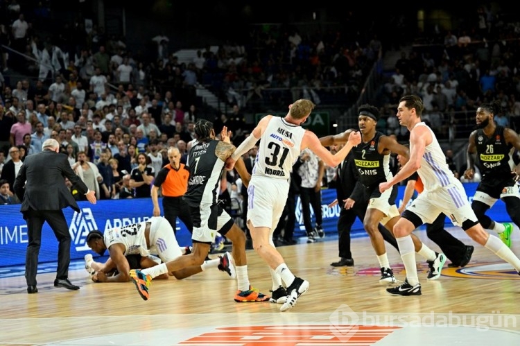 Real Madrid-Partizan maçında yumruk yumruğa kavga