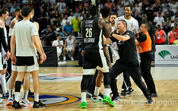 Real Madrid-Partizan maçında yumruk yumruğa kavga