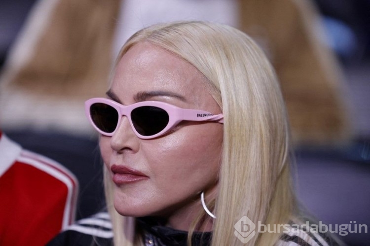 Madonna kendisinden 35 yaş küçük sevgilisiyle mutluluk pozları verdi