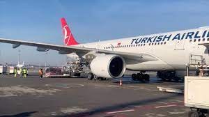 Kabin memuruna saldırı! Uçak acil iniş yaptı!