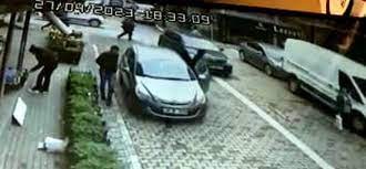 Park ettiği otomobilinin altında kaldı