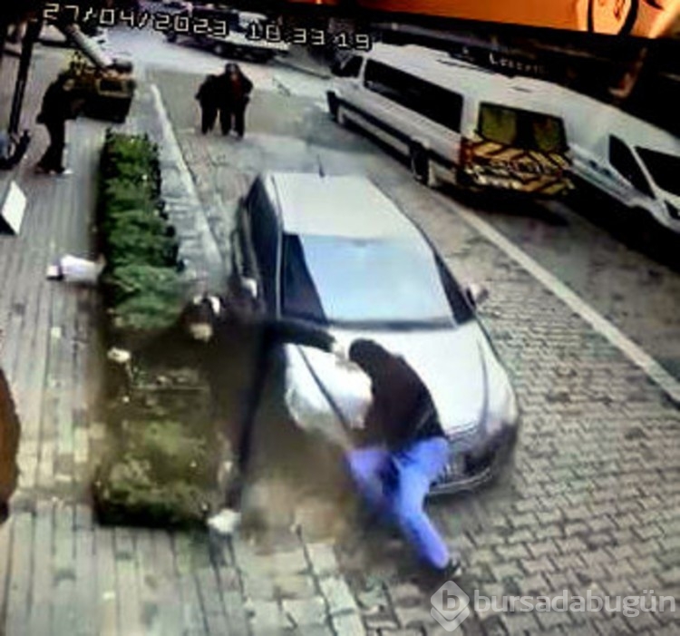 Park ettiği otomobilinin altında kaldı